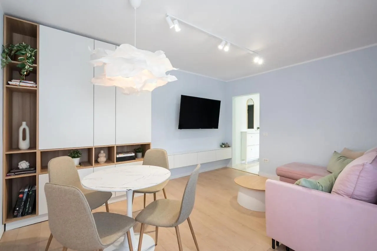 Candy Land Downtown Apartment Bucharest 0*,